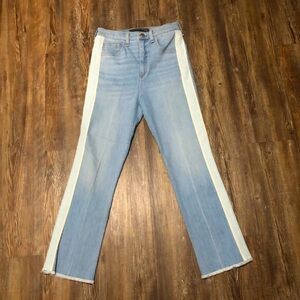 Veronica Beard Jeans Women's 28 Carly 11" Kick Flare in Air Wash Denim